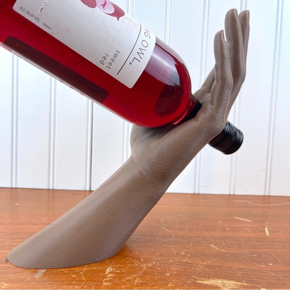 VinoGrace, Hand Sculpture Wine Bottle Holder,Cantilever Bottle Holder - Picture 6 of 10